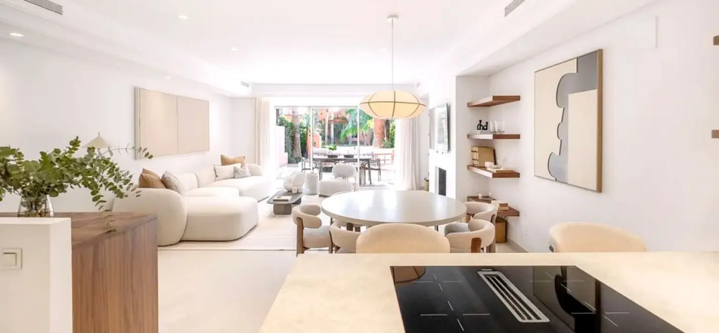 Long-term rent of semi-detached house in The Golden Mile 1