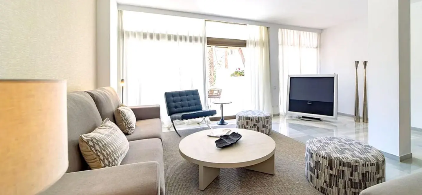 Long-term rent of middle floor apartment in Puerto Banús 2