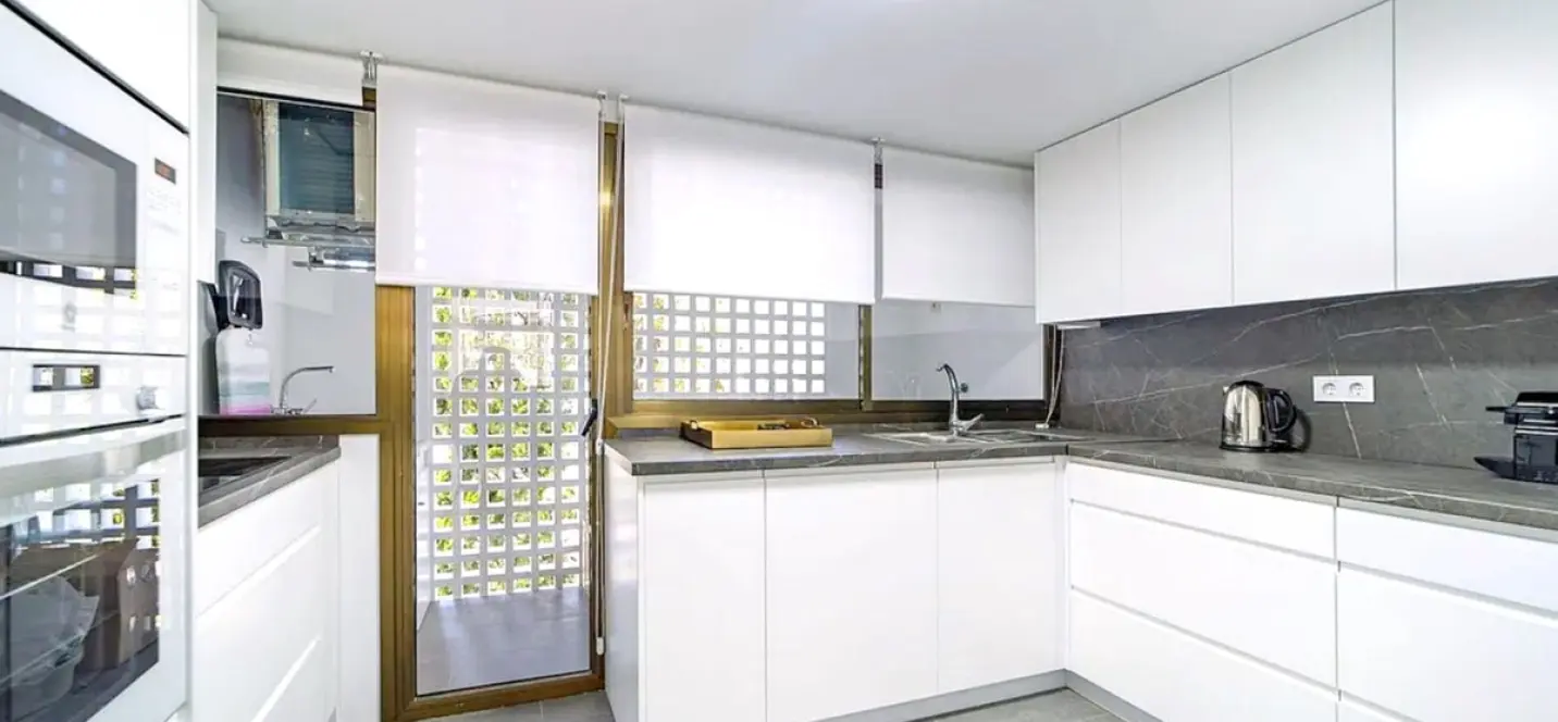 Long-term rent of middle floor apartment in Puerto Banús 4