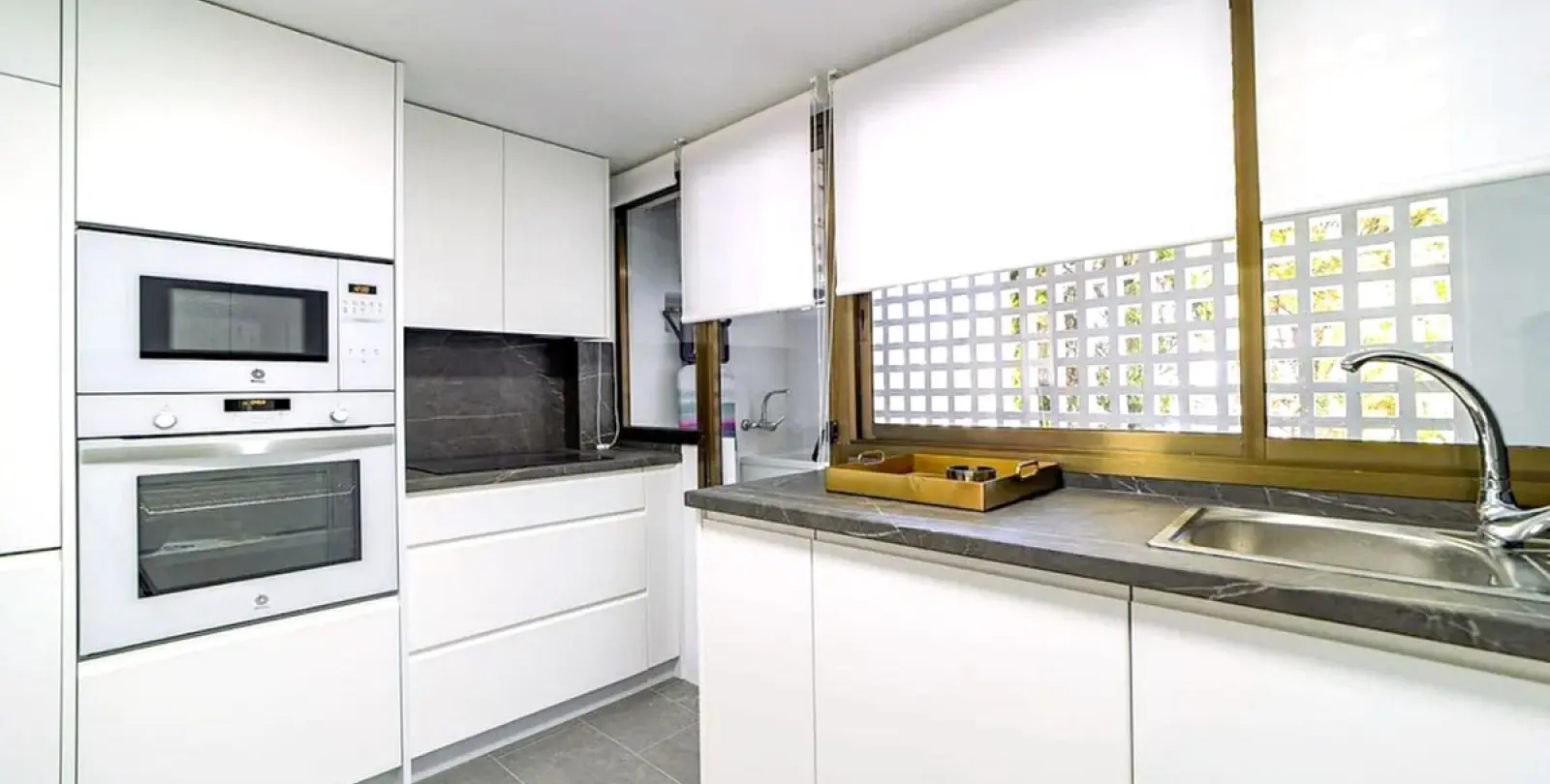 Long-term rent of middle floor apartment in Puerto Banús 6