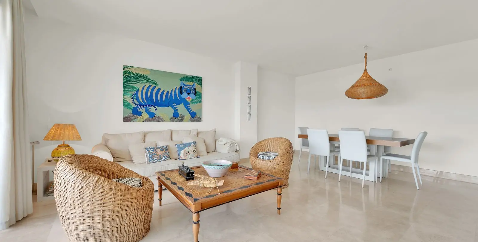 Venta de apartamento en planta media en Manilva 2