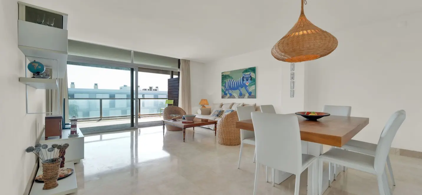 Venta de apartamento en planta media en Manilva 2