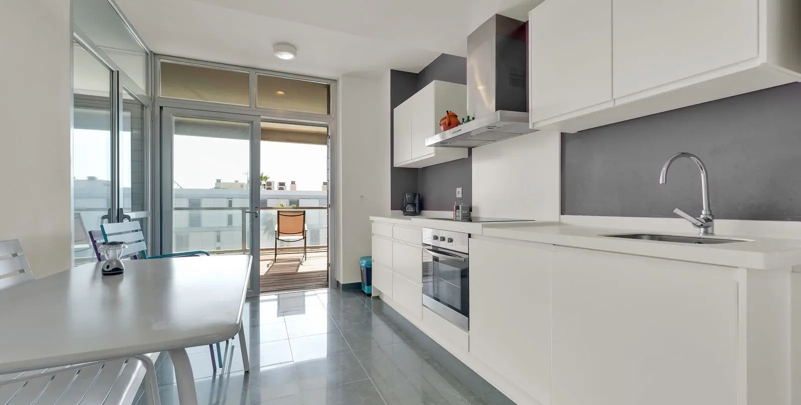 Venta de apartamento en planta media en Manilva 4