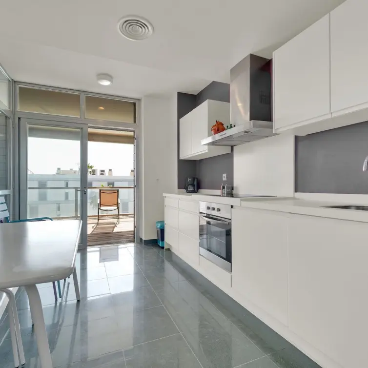 Venta de apartamento en planta media en Manilva