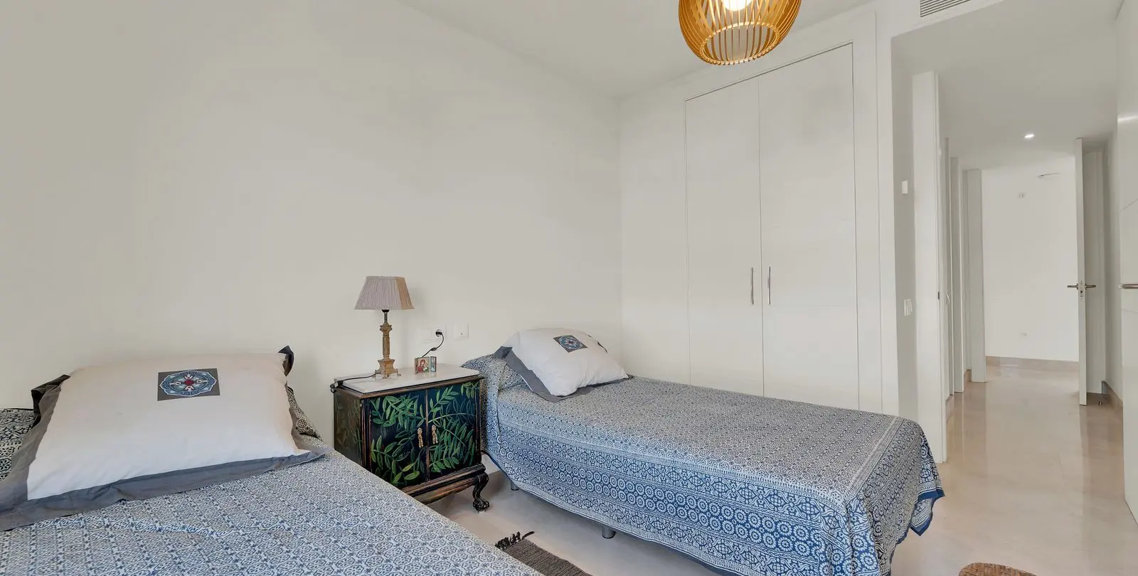 Venta de apartamento en planta media en Manilva 16