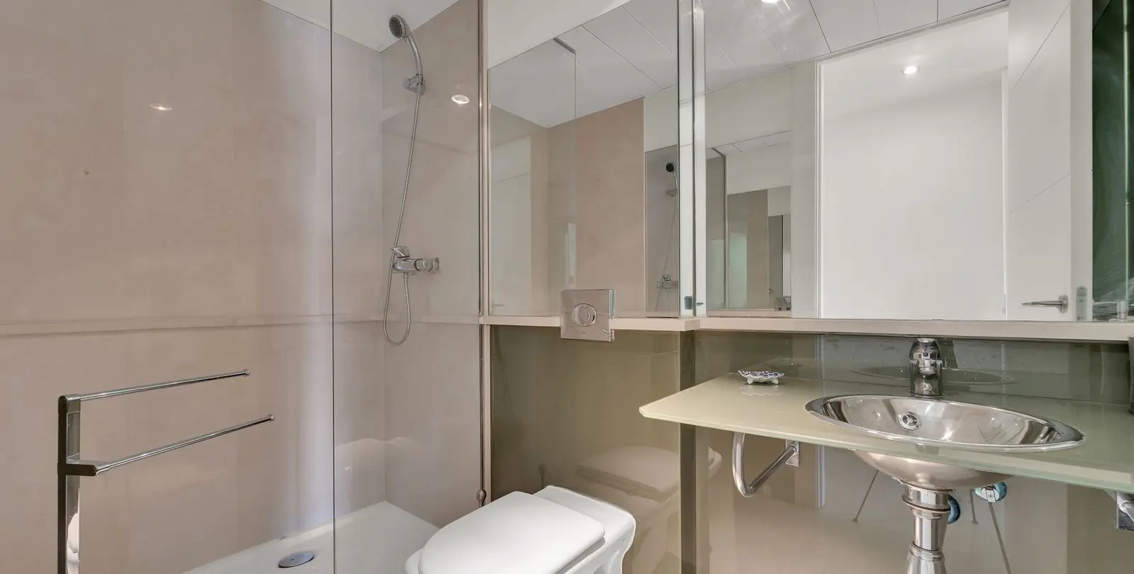 Venta de apartamento en planta media en Manilva 17