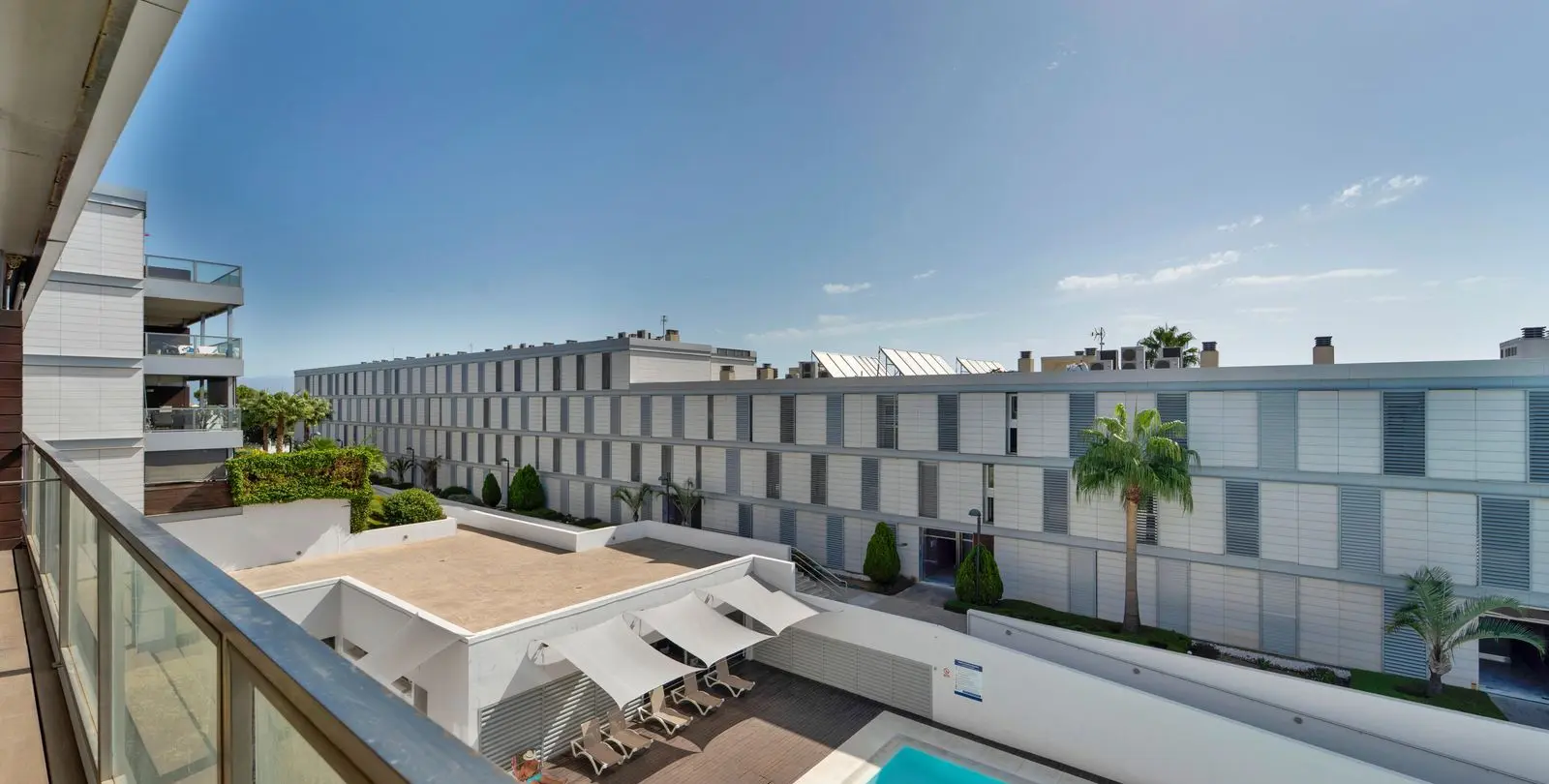 Venta de apartamento en planta media en Manilva 18