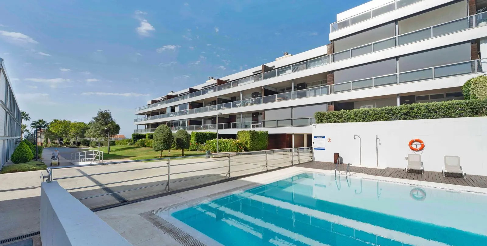 Venta de apartamento en planta media en Manilva 21