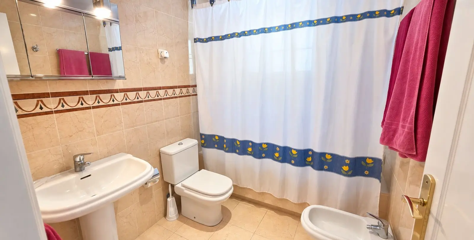 Venta de apartamento en planta media en Estepona 4