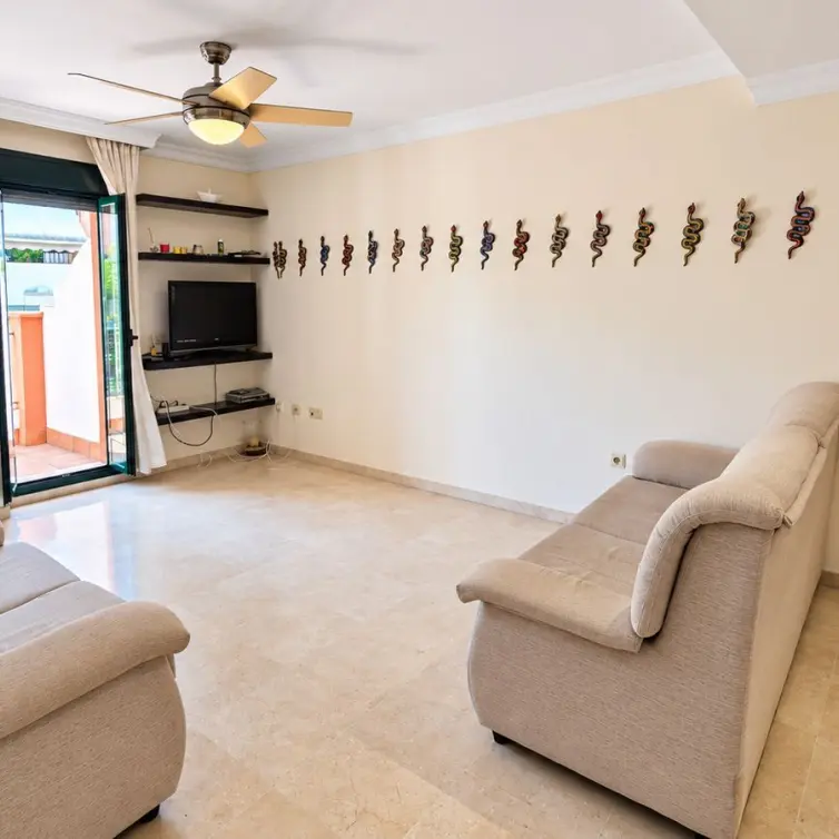 Venta de apartamento en planta media en Estepona