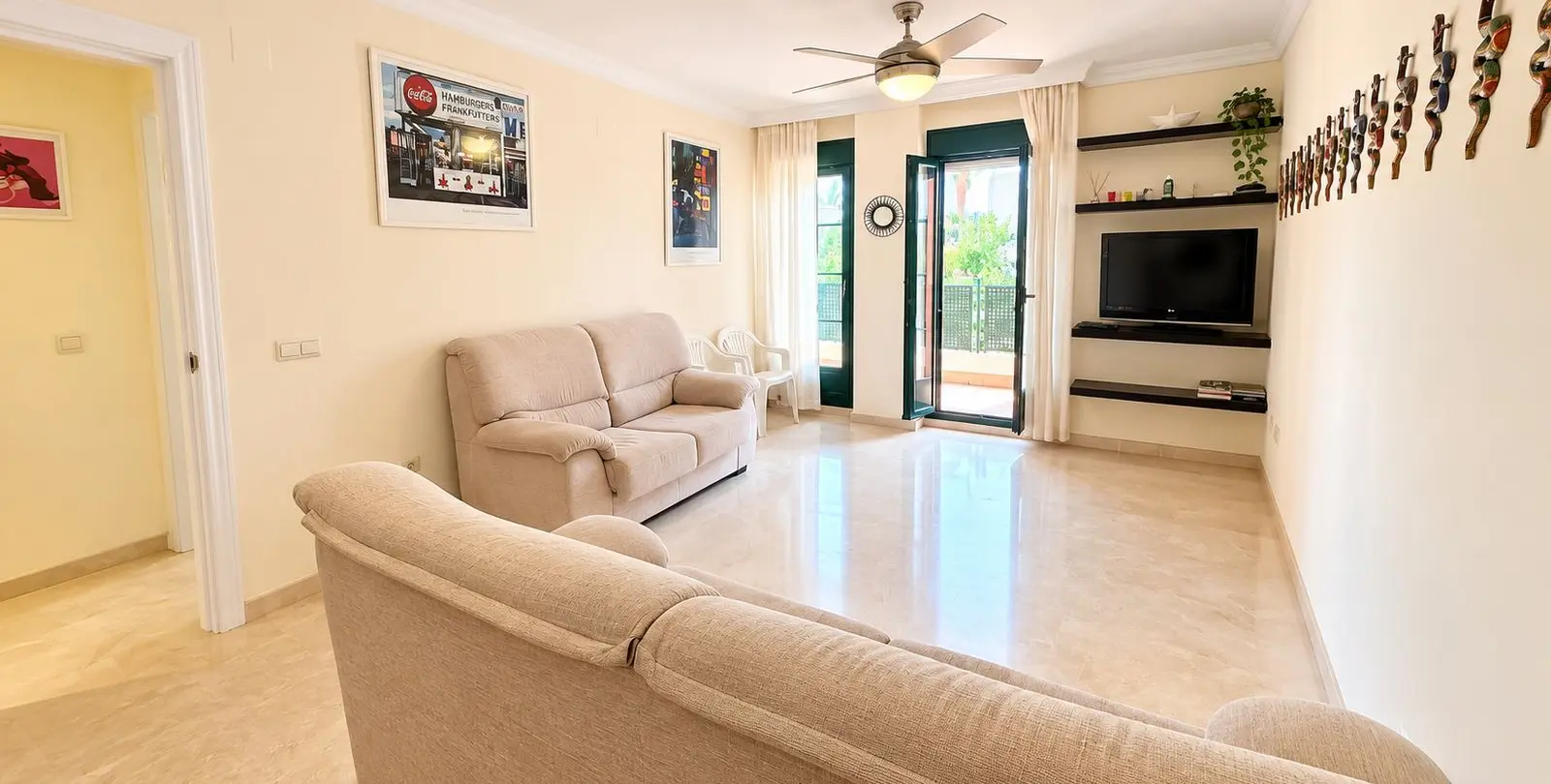 Venta de apartamento en planta media en Estepona 6