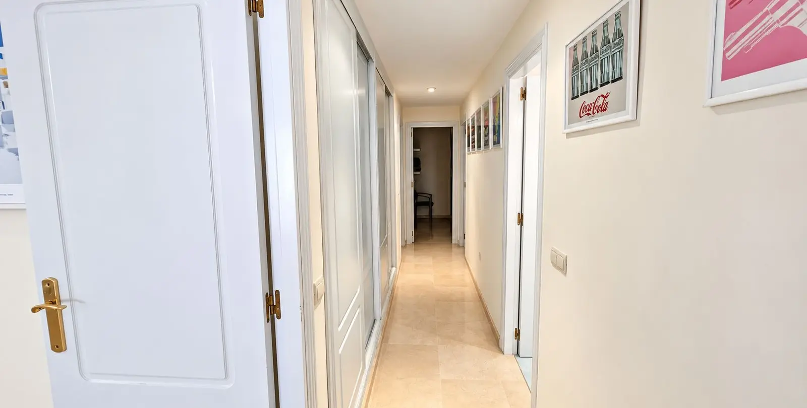 Venta de apartamento en planta media en Estepona 7