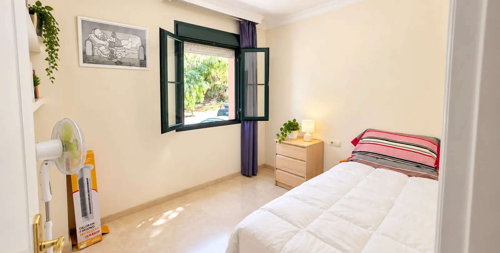 Venta de apartamento en planta media en Estepona 12