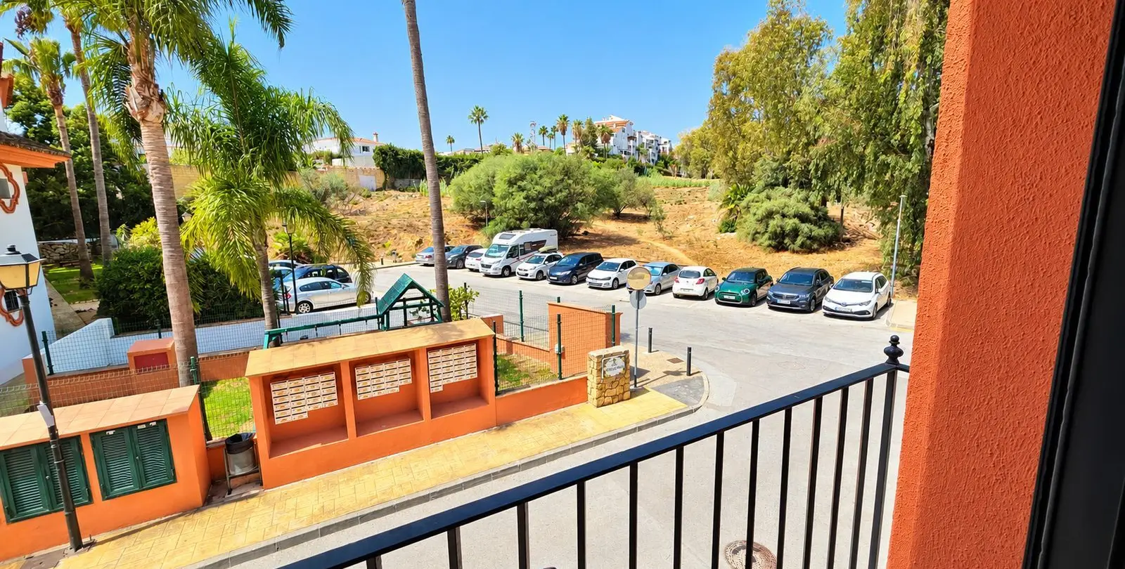 Venta de apartamento en planta media en Estepona 23