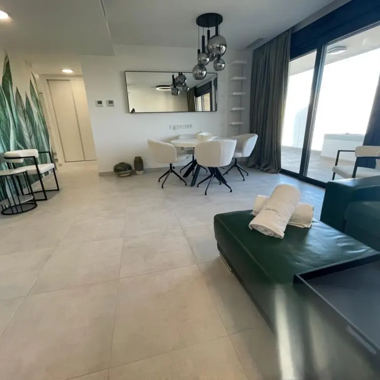 Venta de apartamento en planta media en Estepona