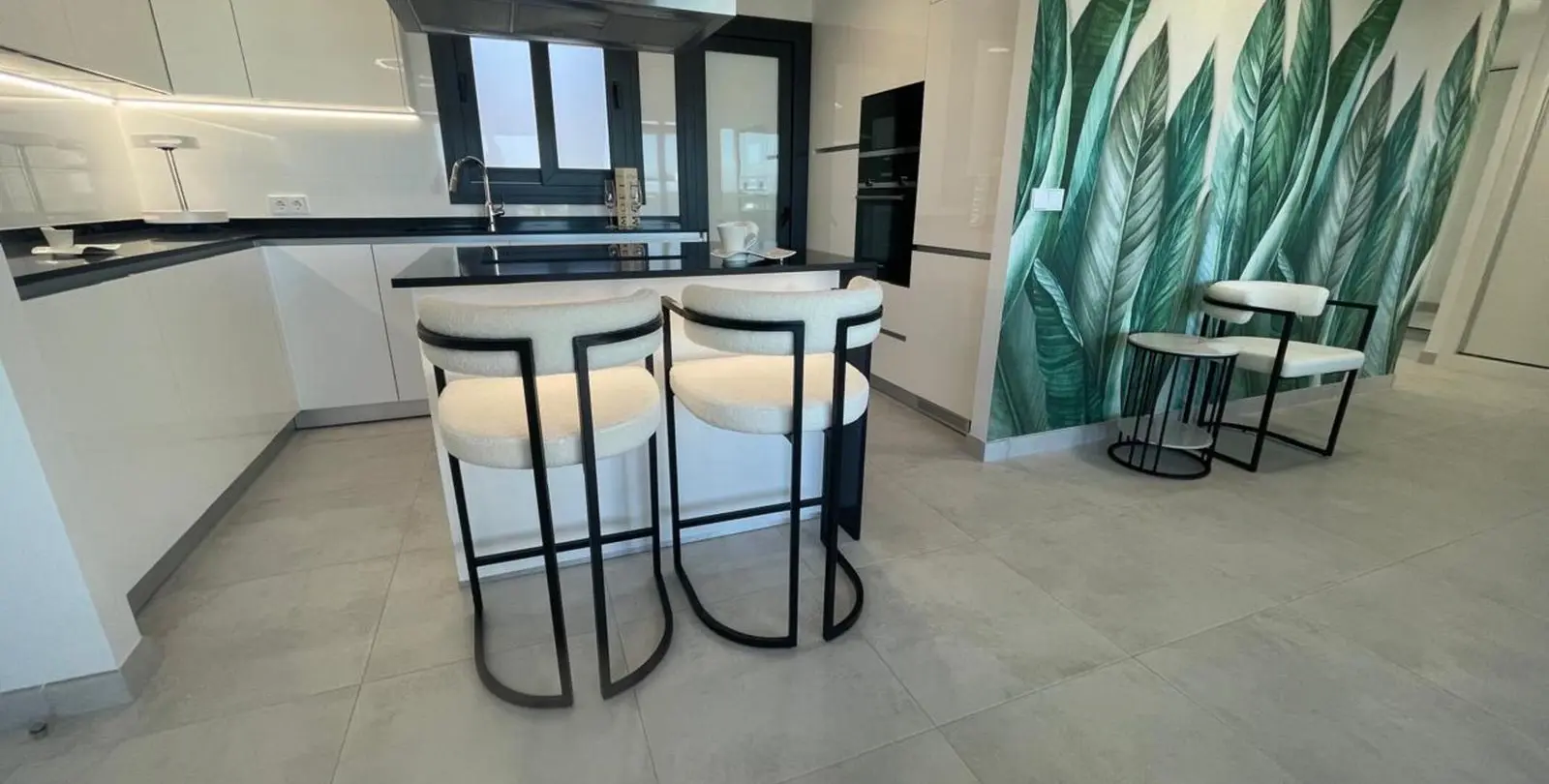 Venta de apartamento en planta media en Estepona 3