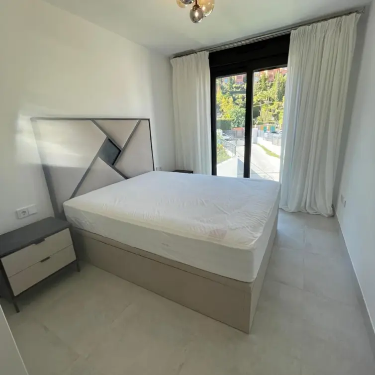 Venta de apartamento en planta media en Estepona