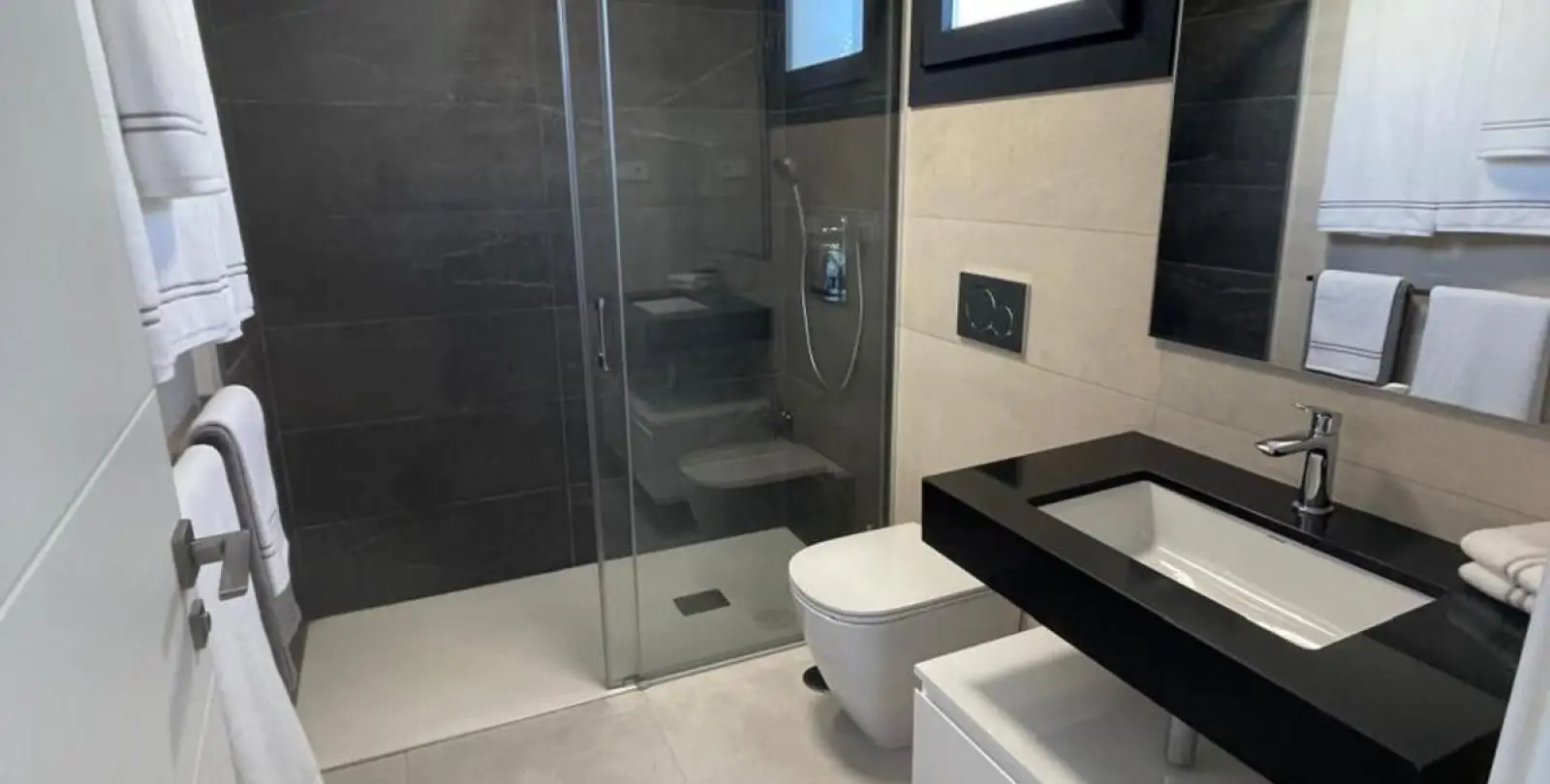 Venta de apartamento en planta media en Estepona 8