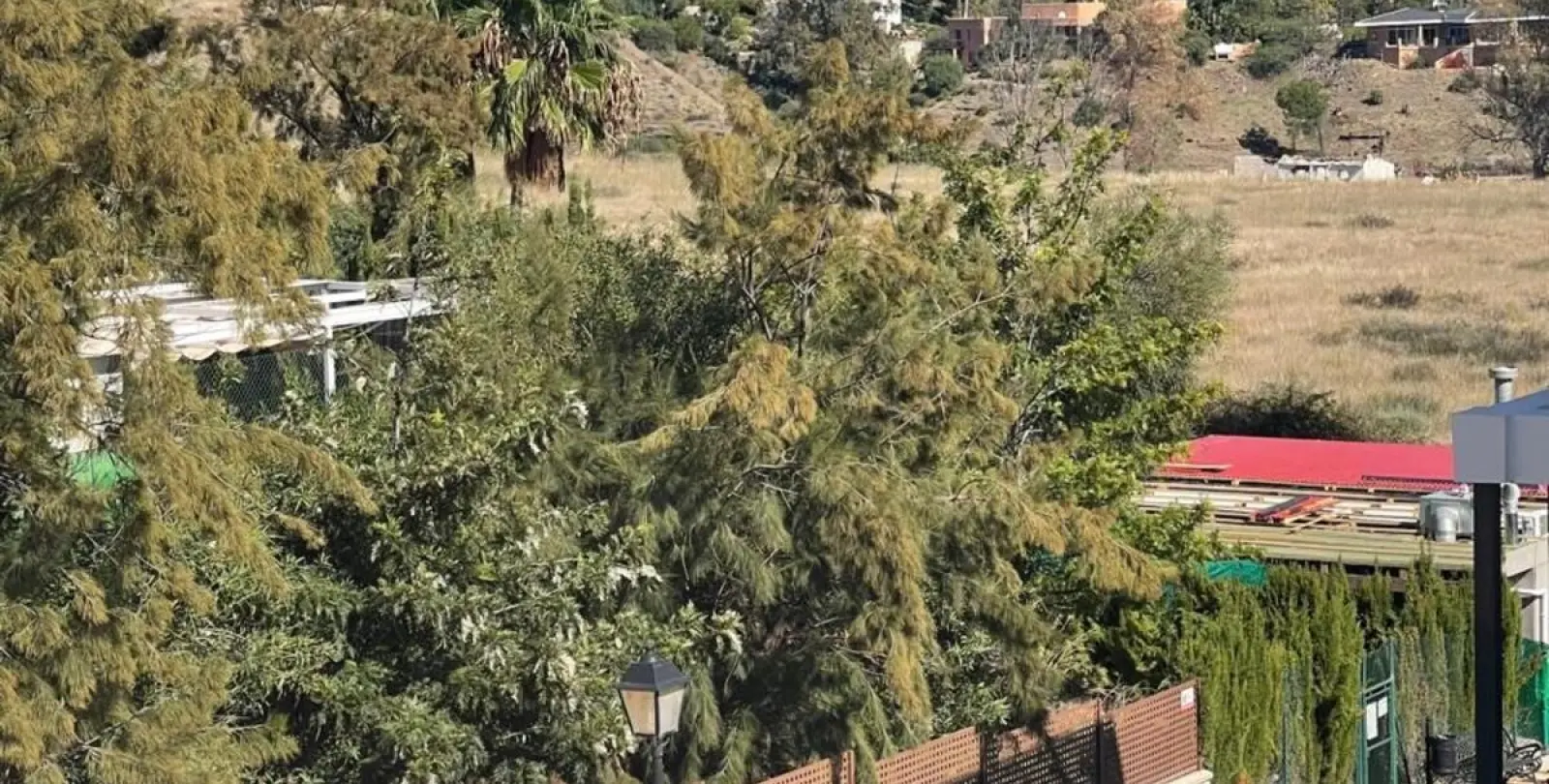 Venta de apartamento en planta media en Estepona 10