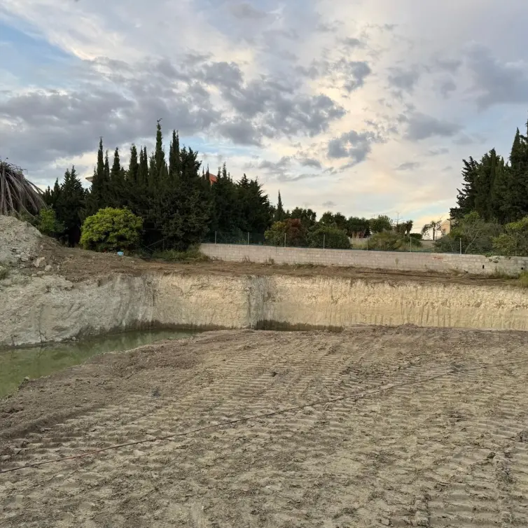 Venta de parcela residencial en New Golden Mile