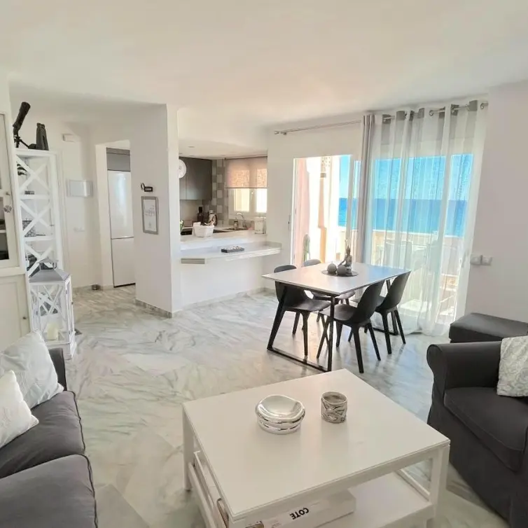 Venta de ático dúplex en Estepona