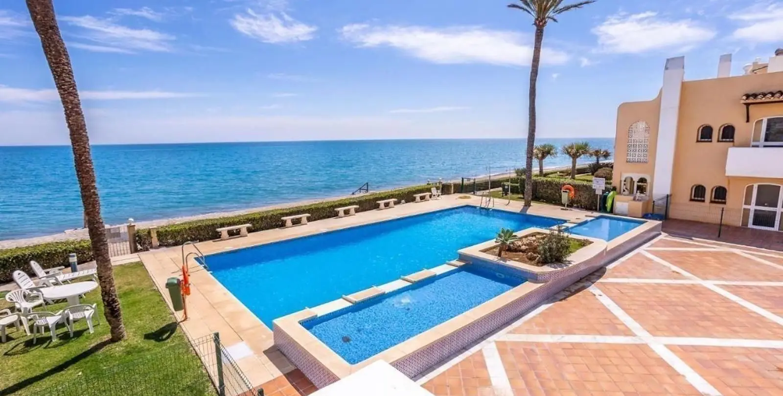 Venta de ático dúplex en Estepona 38