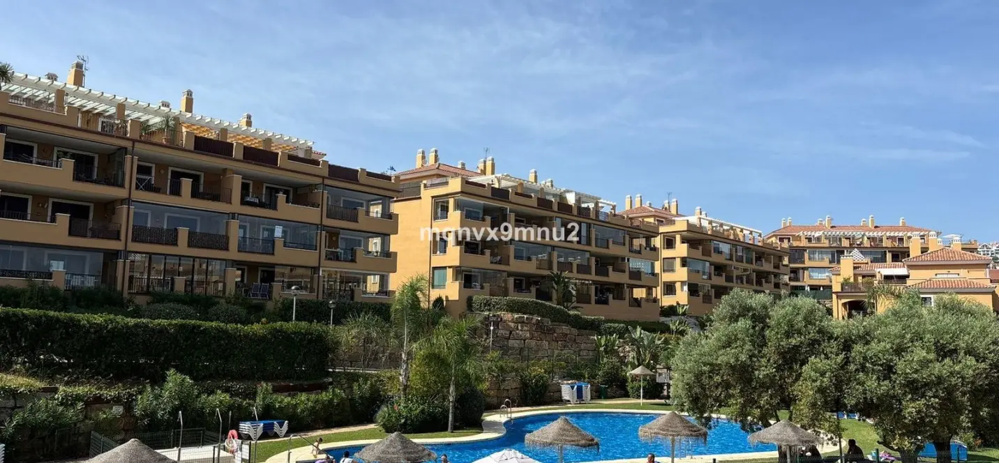 Продажа апартаментов на среднем этаже в La Cala de Mijas 0