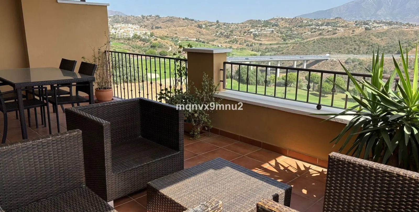 Venta de apartamento en planta media en La Cala de Mijas 2