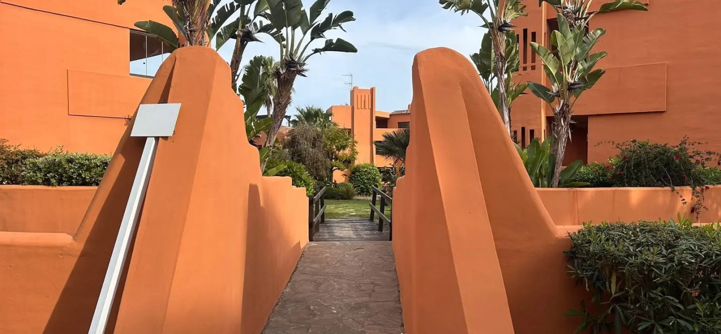 Venta de apartamento en planta baja en Estepona 1