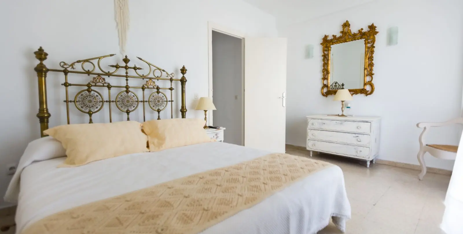 Sale of middle floor apartment in Fuengirola 10