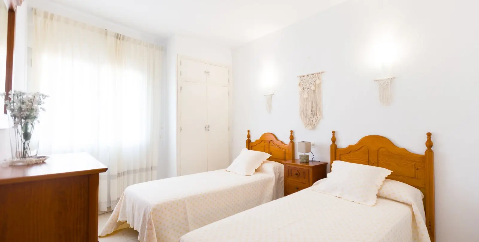 Sale of middle floor apartment in Fuengirola 11