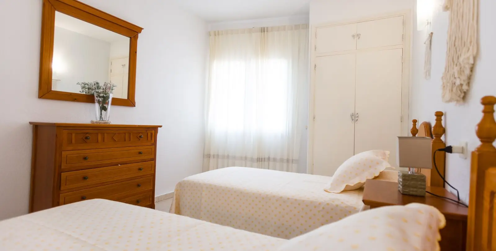 Sale of middle floor apartment in Fuengirola 12