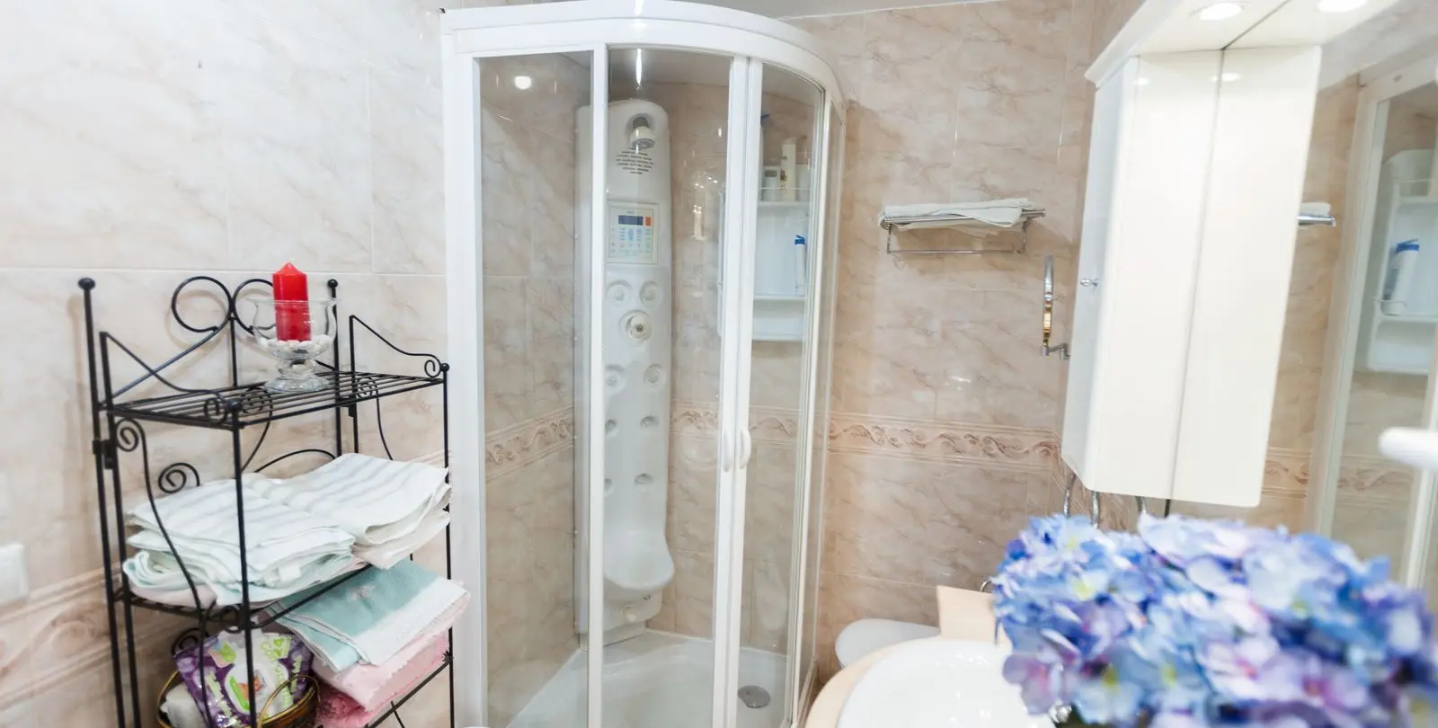 Sale of middle floor apartment in Fuengirola 17