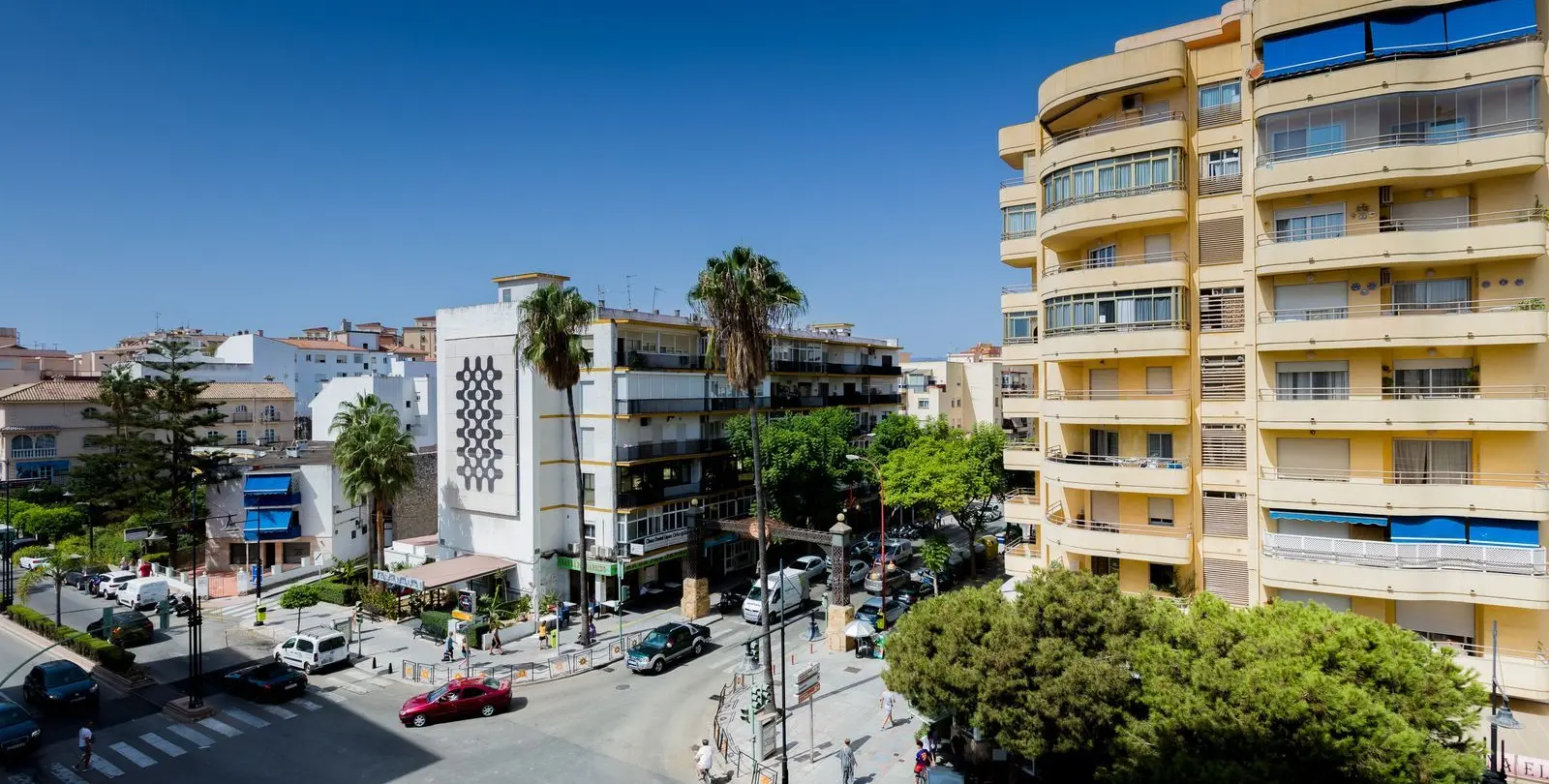 Sale of middle floor apartment in Fuengirola 18