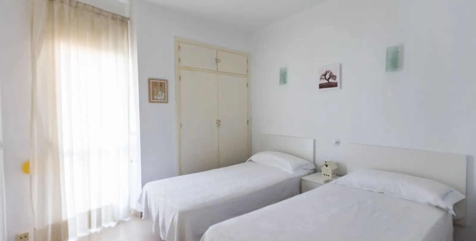 Sale of middle floor apartment in Fuengirola 21