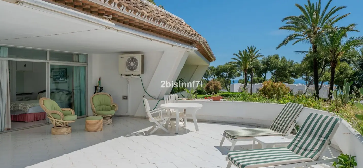 Venta de apartamento en planta media en Miraflores 1