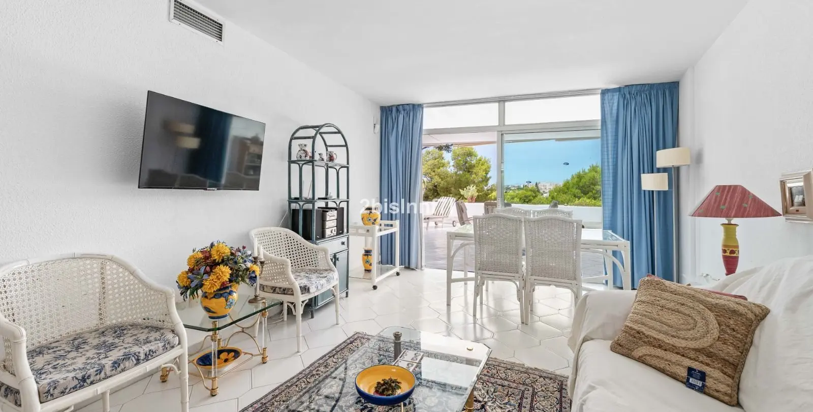 Venta de apartamento en planta media en Miraflores 3