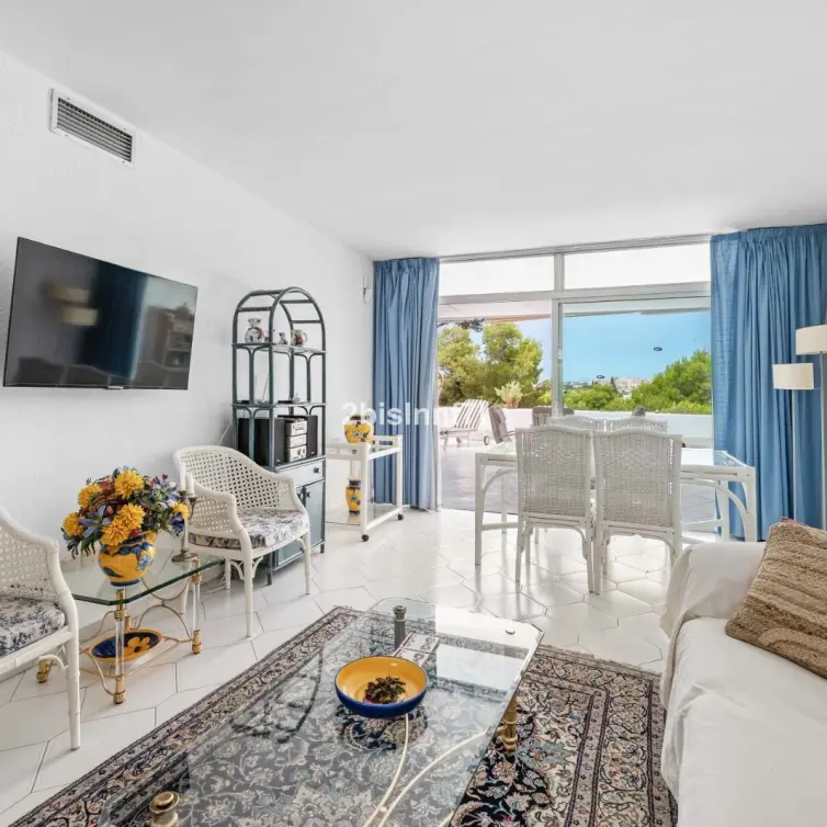 Venta de apartamento en planta media en Miraflores