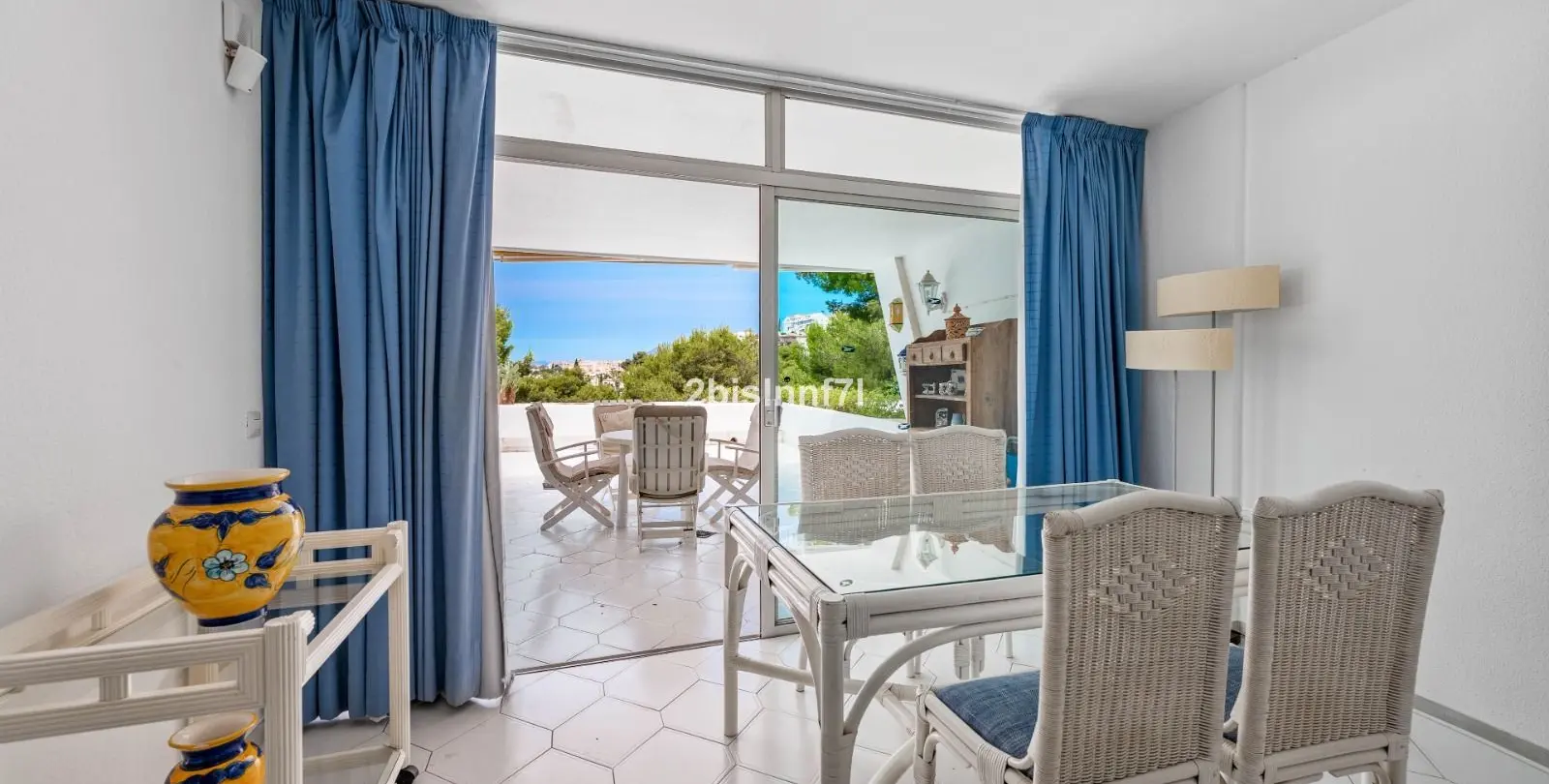 Venta de apartamento en planta media en Miraflores 4