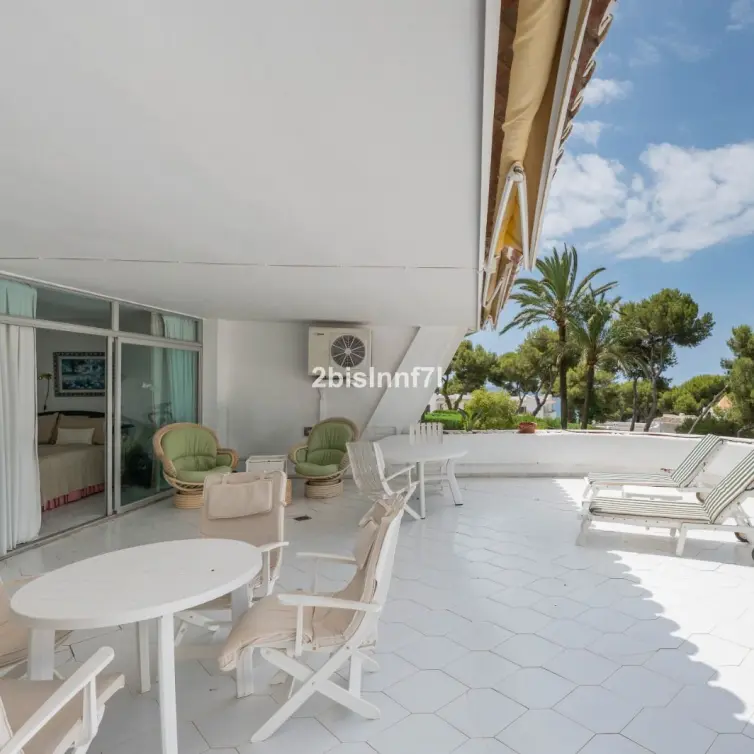 Venta de apartamento en planta media en Miraflores