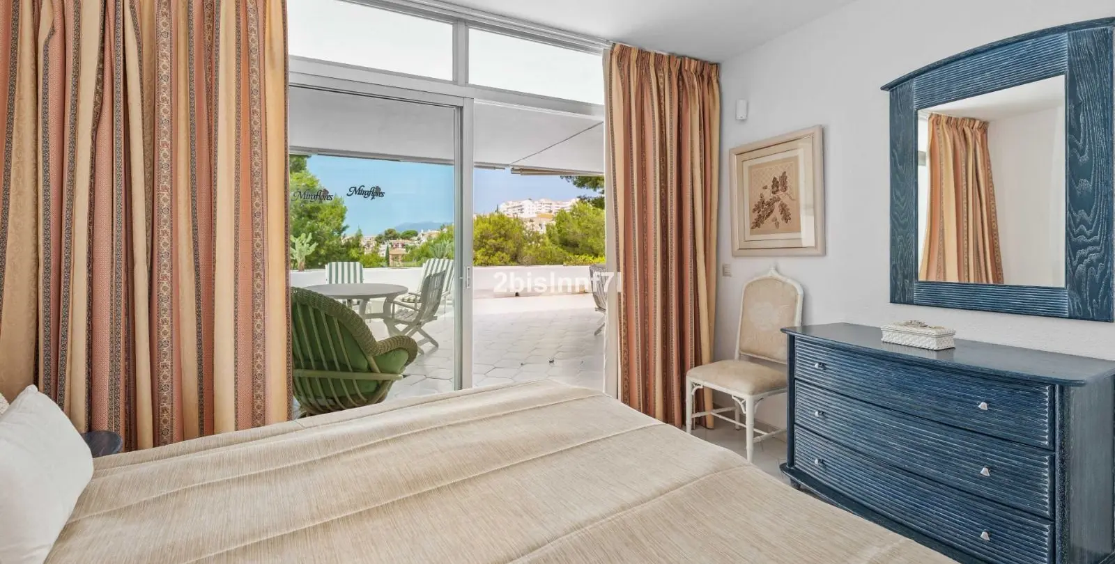 Venta de apartamento en planta media en Miraflores 11