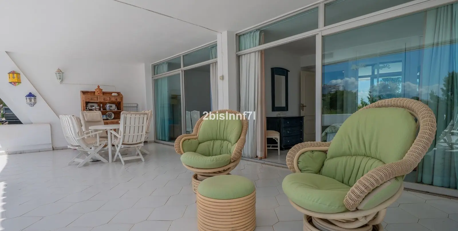 Venta de apartamento en planta media en Miraflores 12