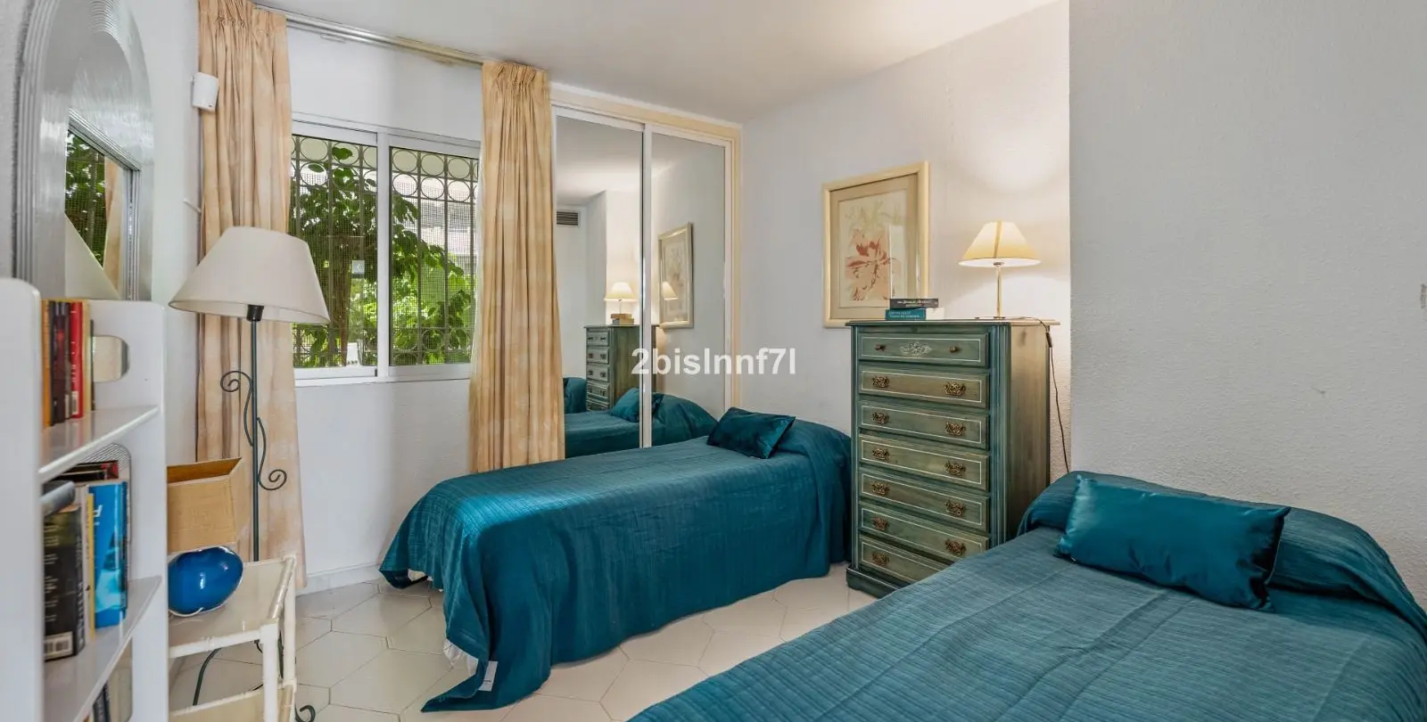 Venta de apartamento en planta media en Miraflores 17