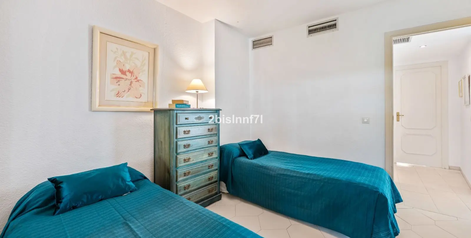 Venta de apartamento en planta media en Miraflores 18