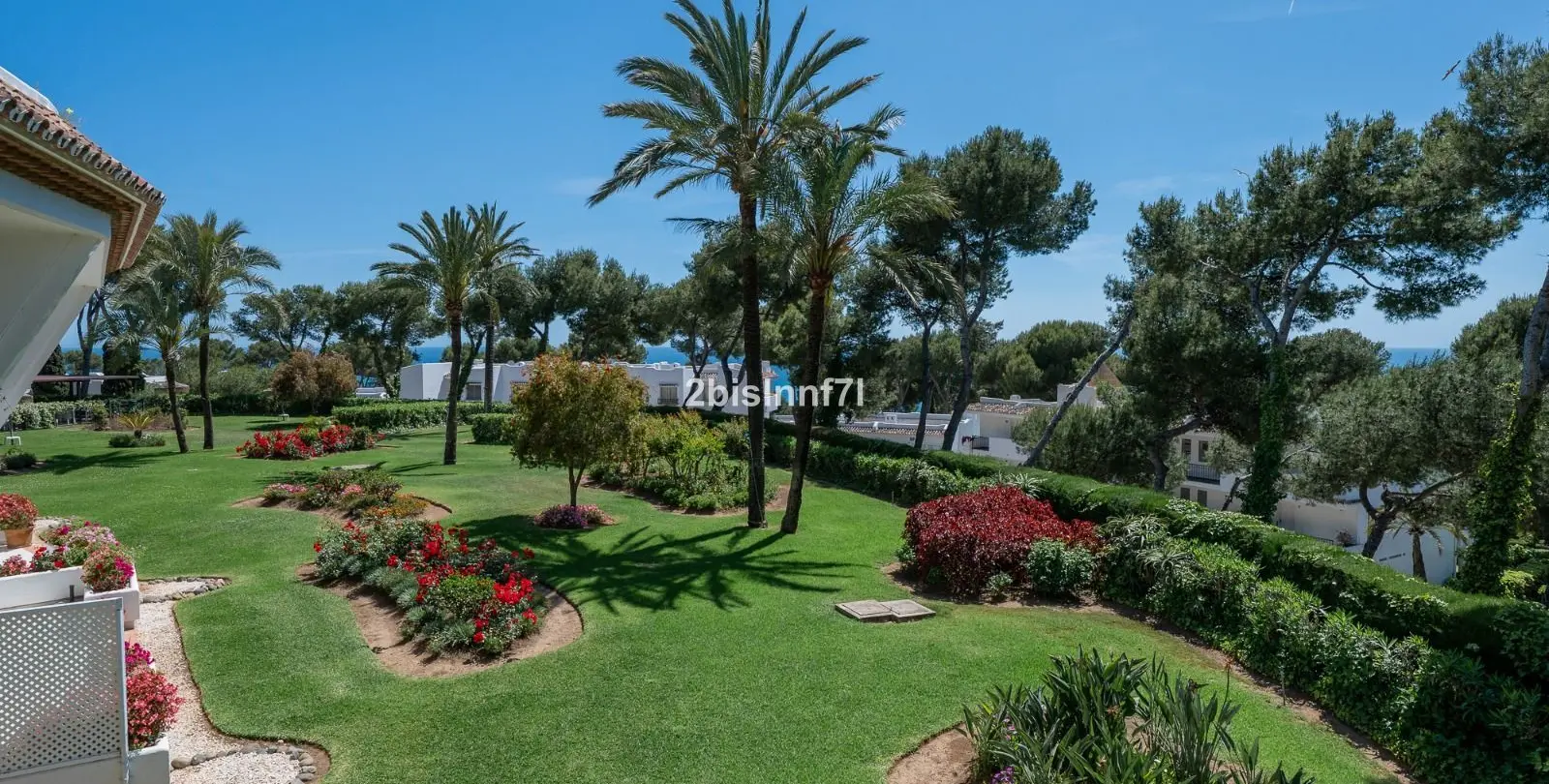 Venta de apartamento en planta media en Miraflores 24