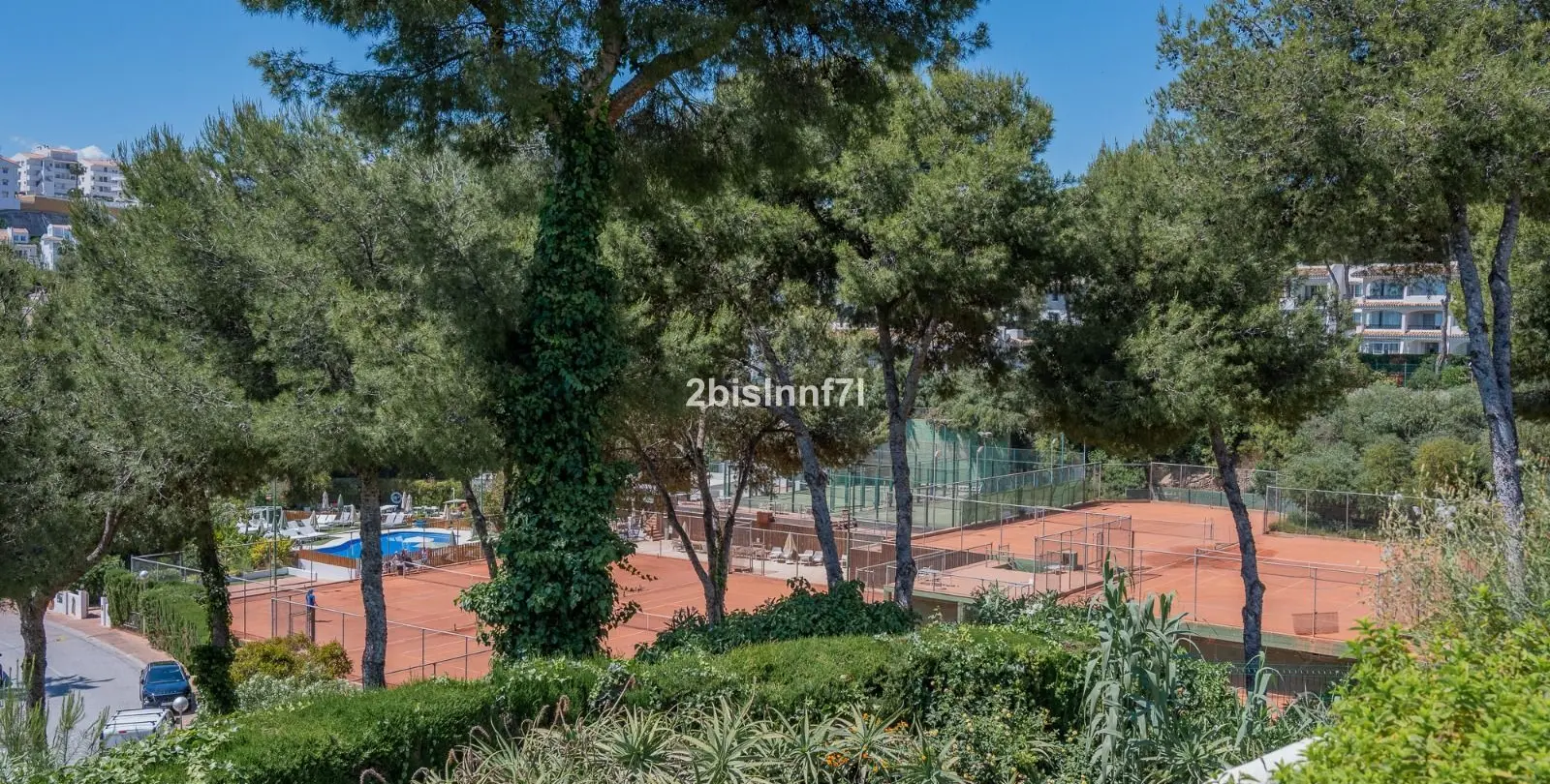 Venta de apartamento en planta media en Miraflores 28