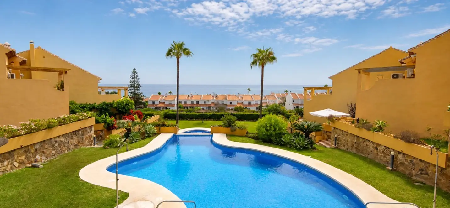 Sale of ground floor apartment in La Duquesa 0