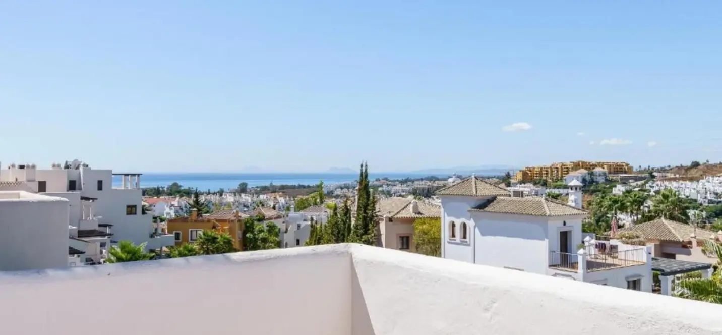 Sale of penthouse in Estepona 1
