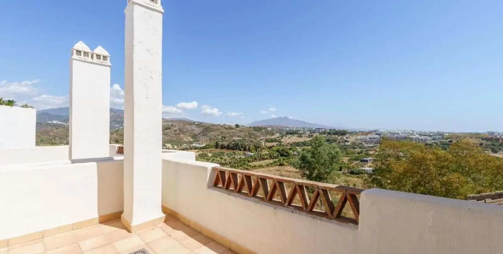 Sale of penthouse in Estepona 3