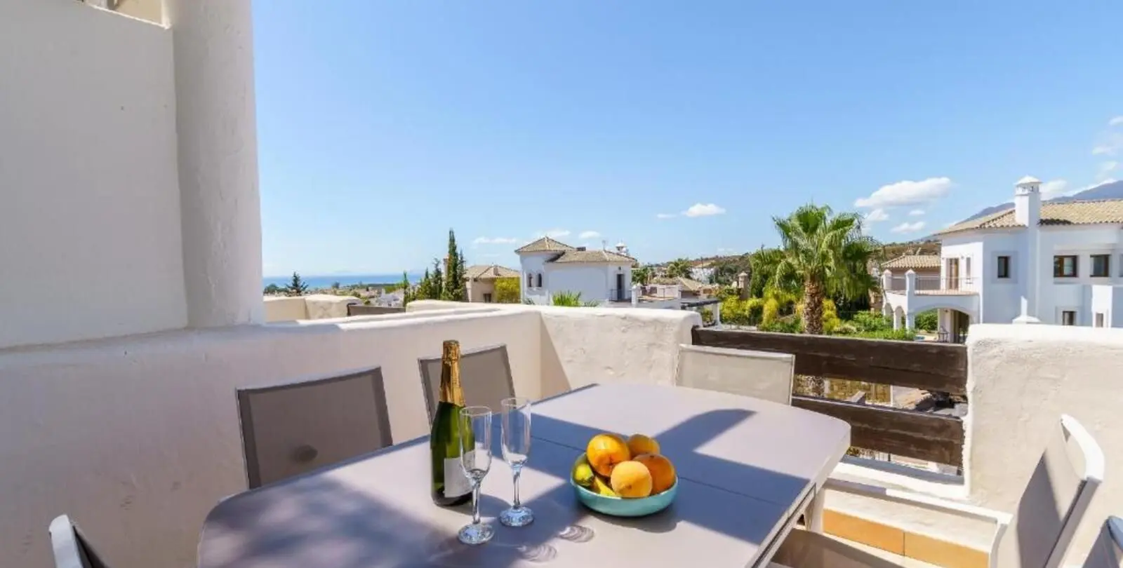 Sale of penthouse in Estepona 4